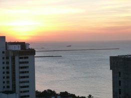 Flat na  Avenida Abolição – Beira Mar